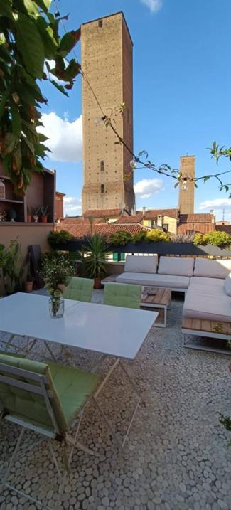 Rizzoli Panoramic Rooftop Apartment Bologna