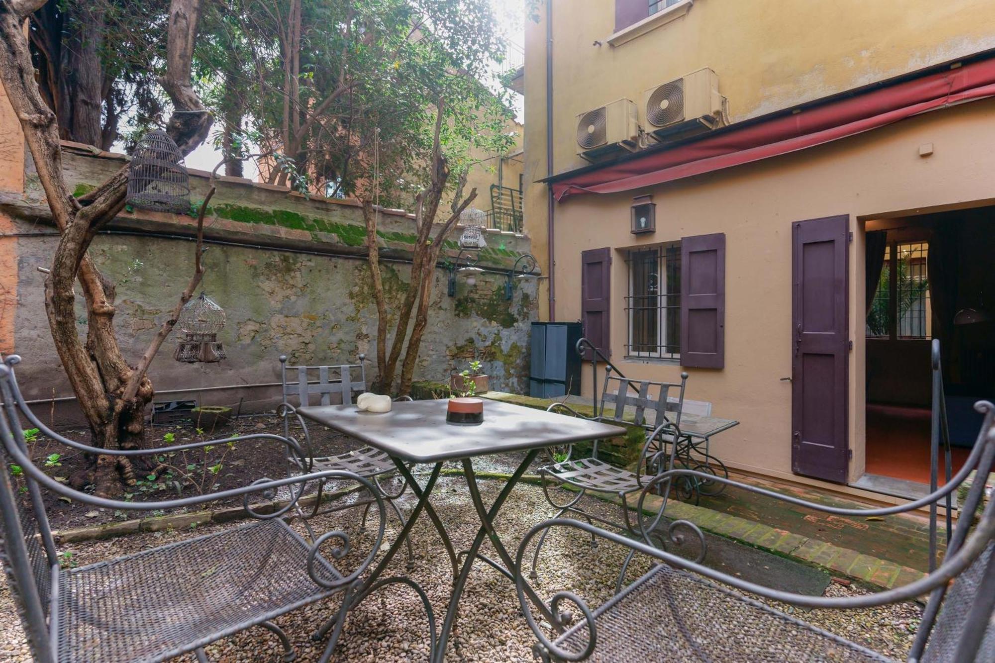 Borgo Cantarana * Bologna