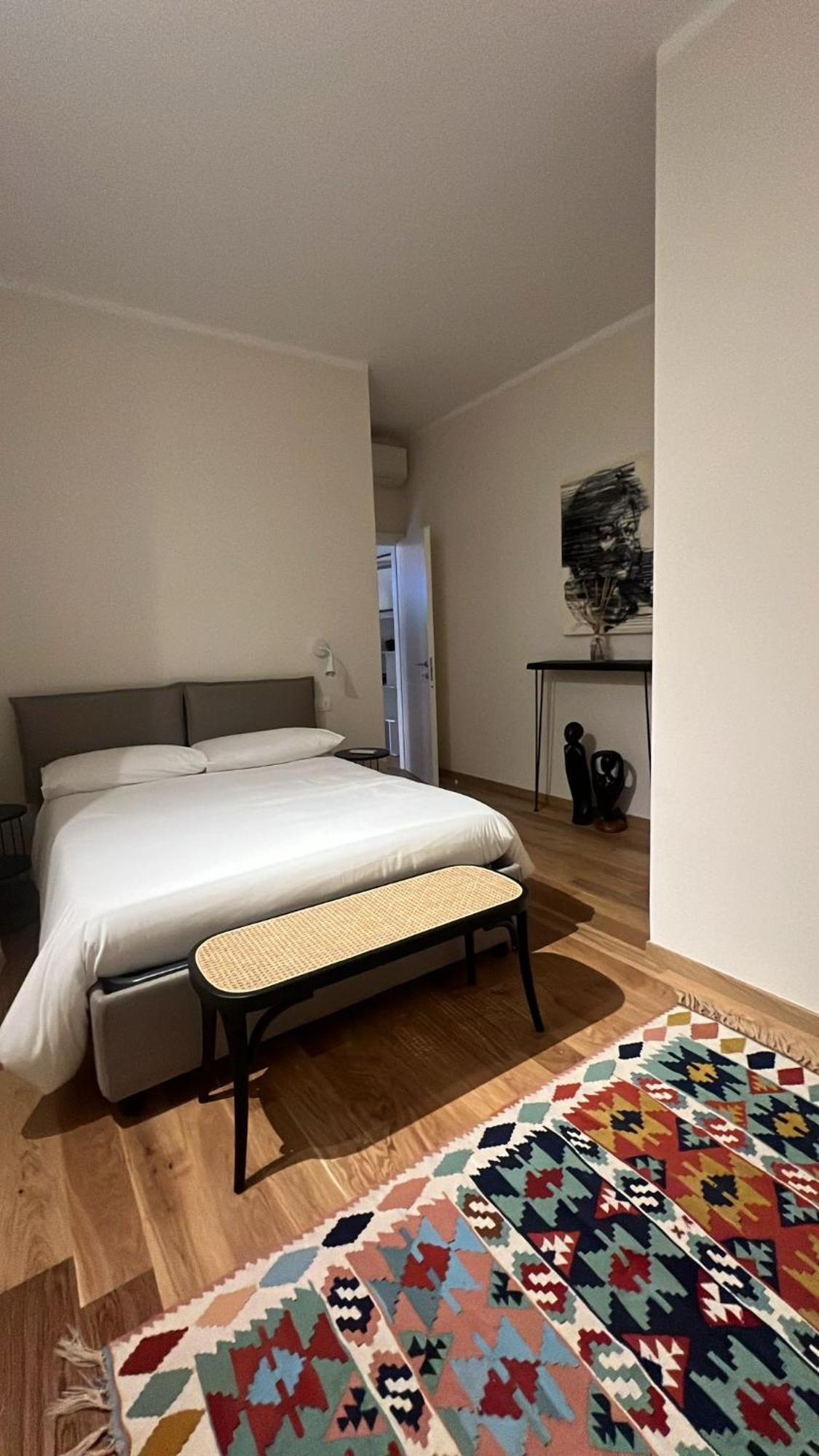 Elegant In The Heart Of Apartment *