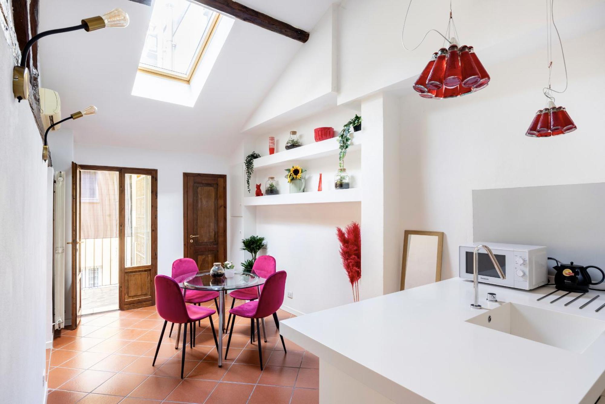 Apartment Bright Design House In The Heart Of Bologna
