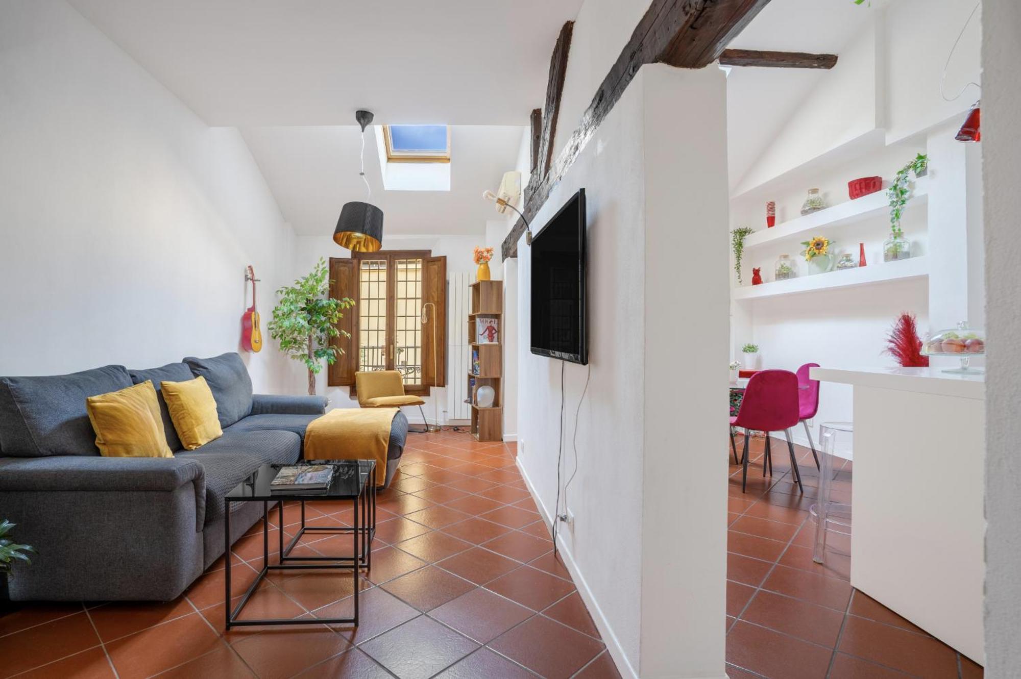 Bright Design House In The Heart Of Apartment Bologna
