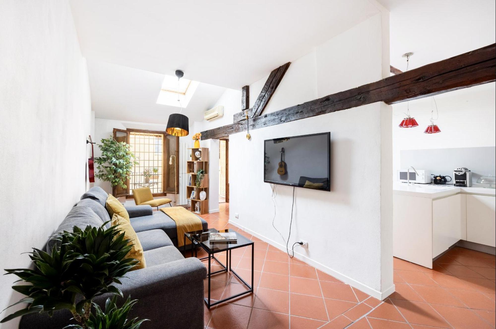 Bright Design House In The Heart Of Apartment Bologna