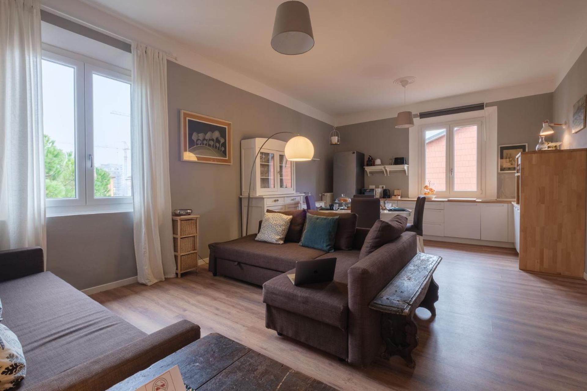 Elegance And Comfort In The Heart Of Apartment
