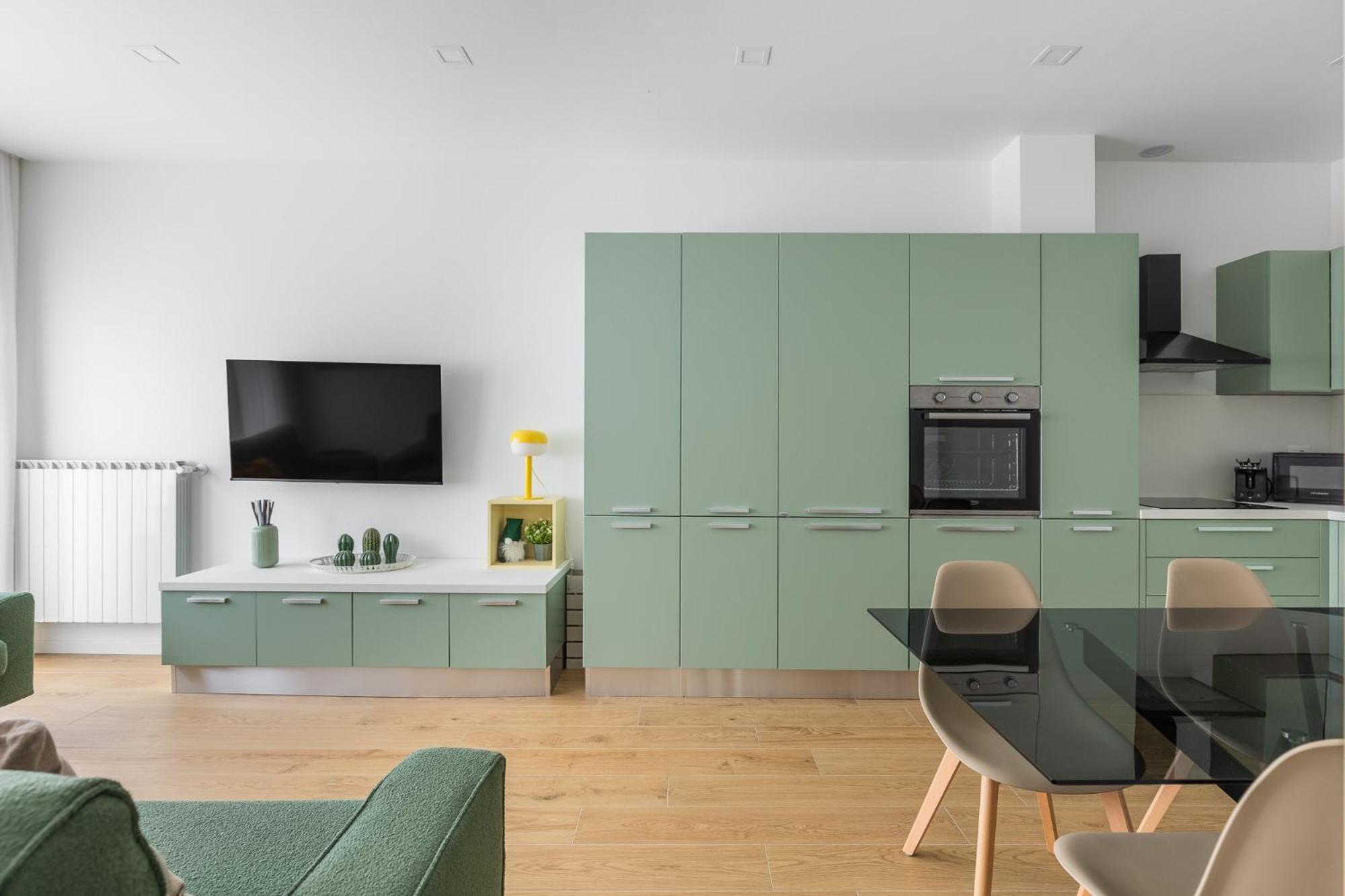 Azzo Gardino N9 Interno 4-2 *