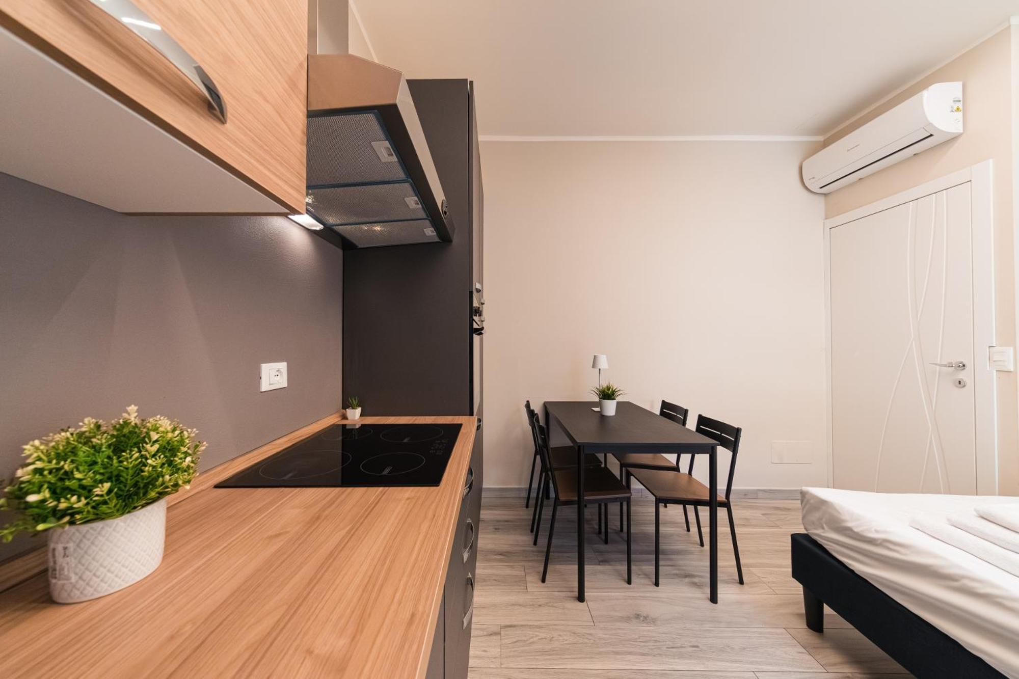 Dall'arca Station - Center - Fiera Guest house