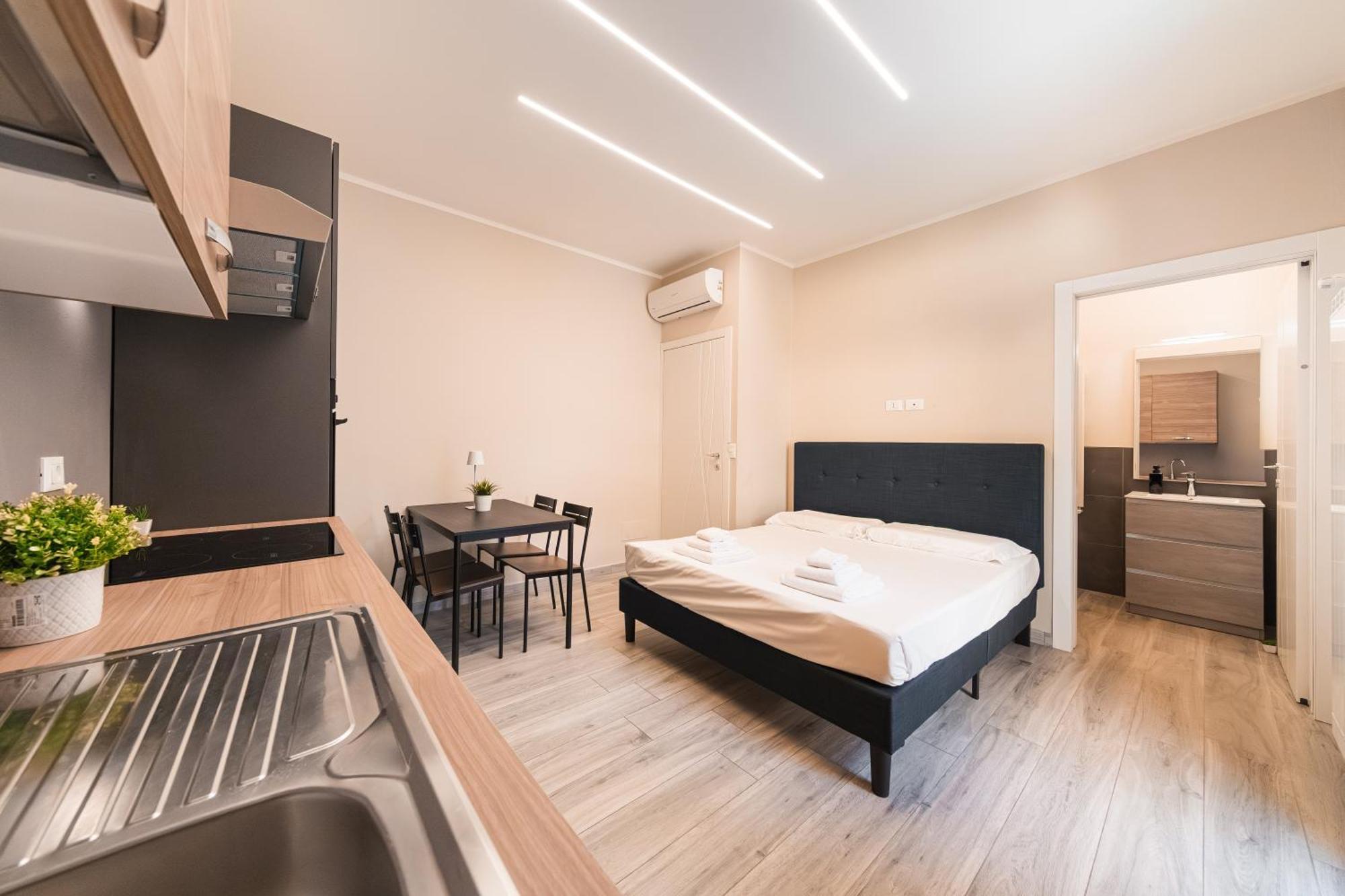 Dall'arca Station - Center - Fiera Guest house