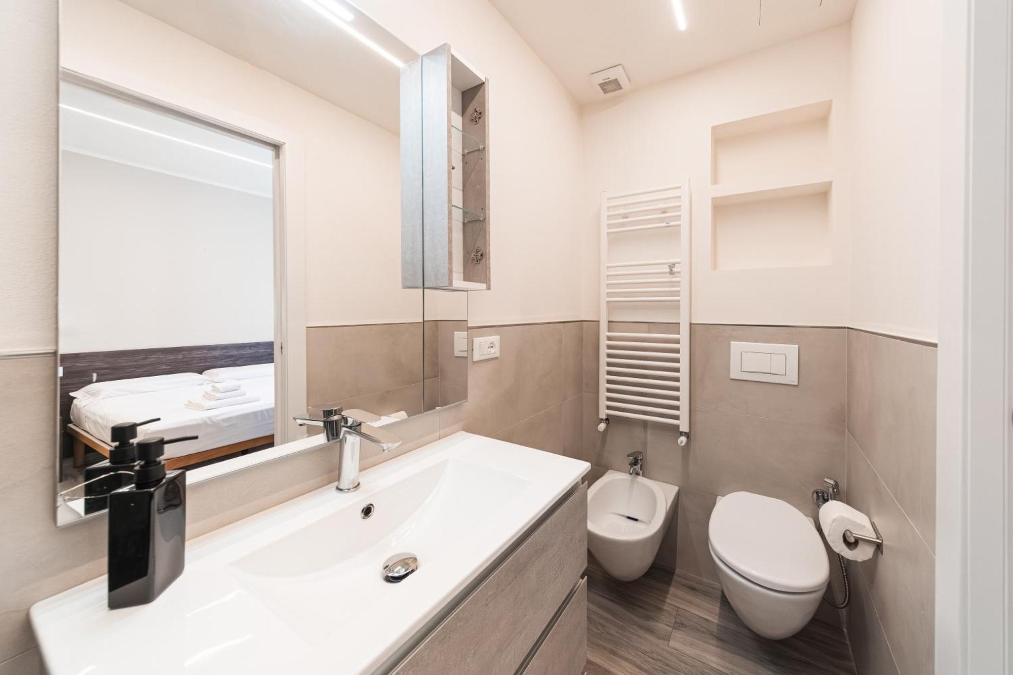 Dall'arca Station - Center - Fiera Guest house Bologna