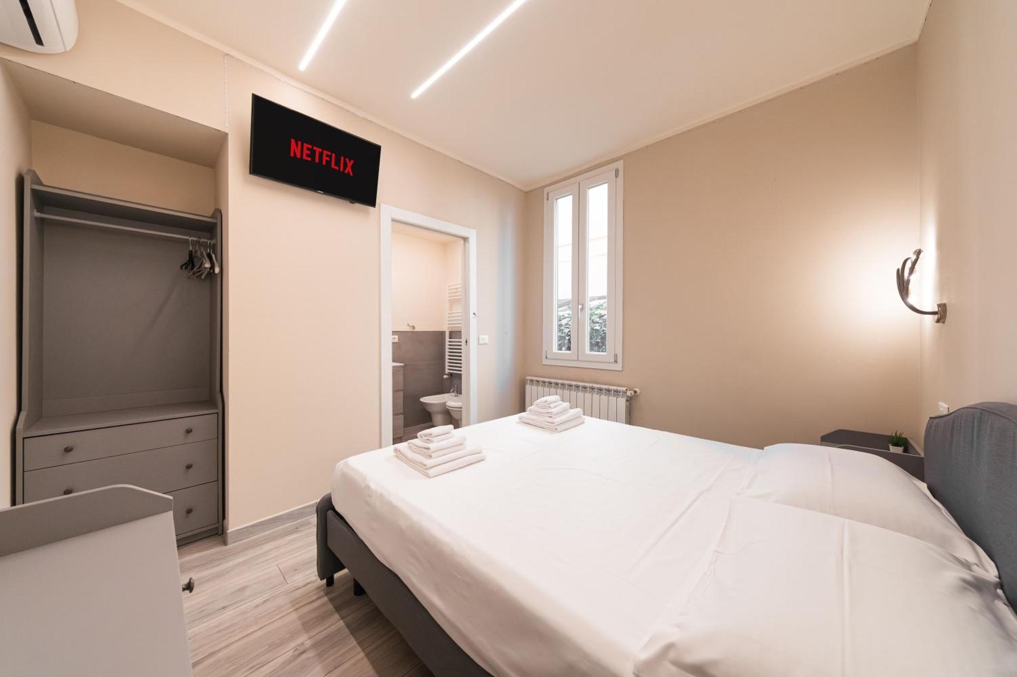 Dall'arca Station - Center - Fiera Guest house *