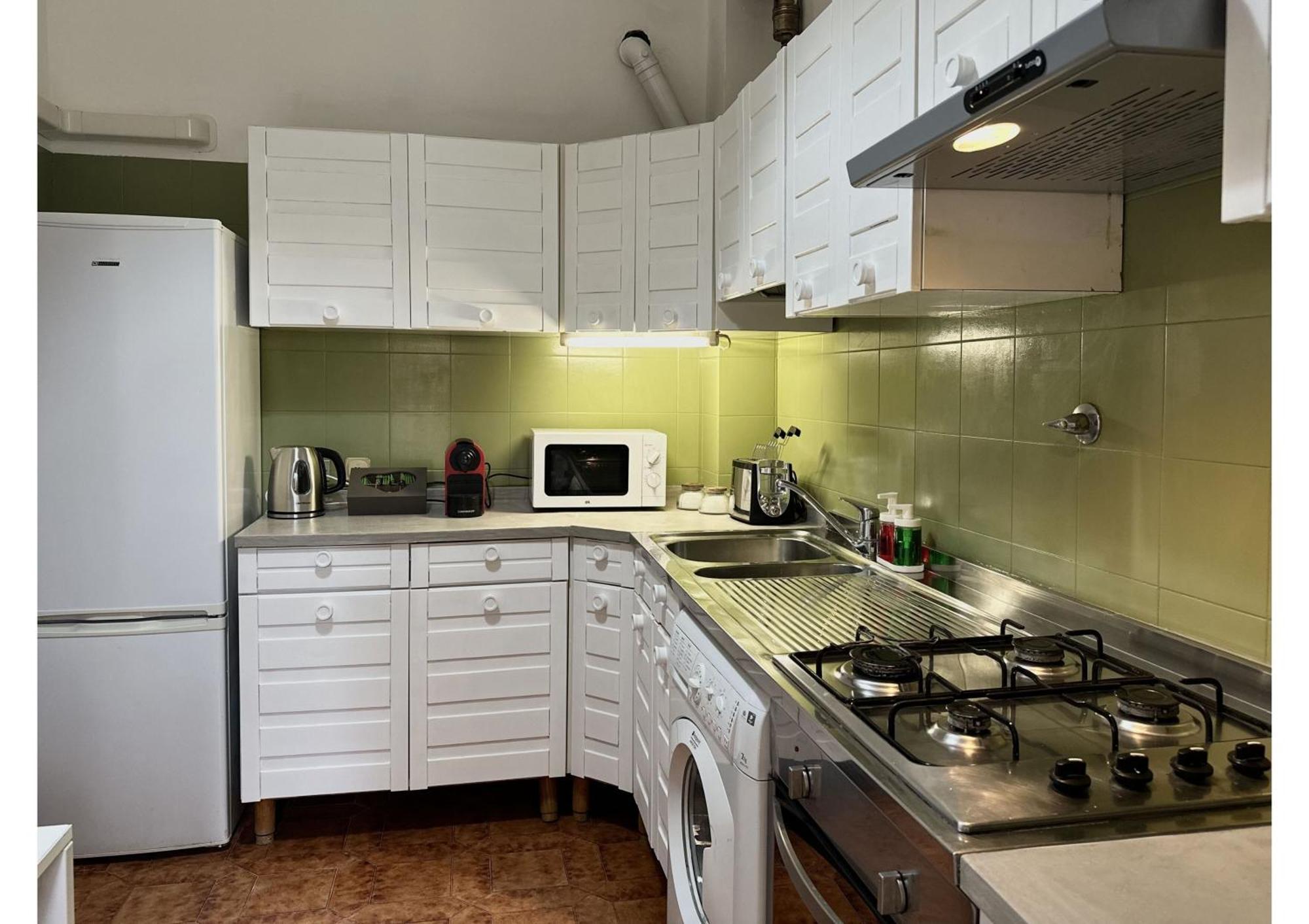 Station Apartment *