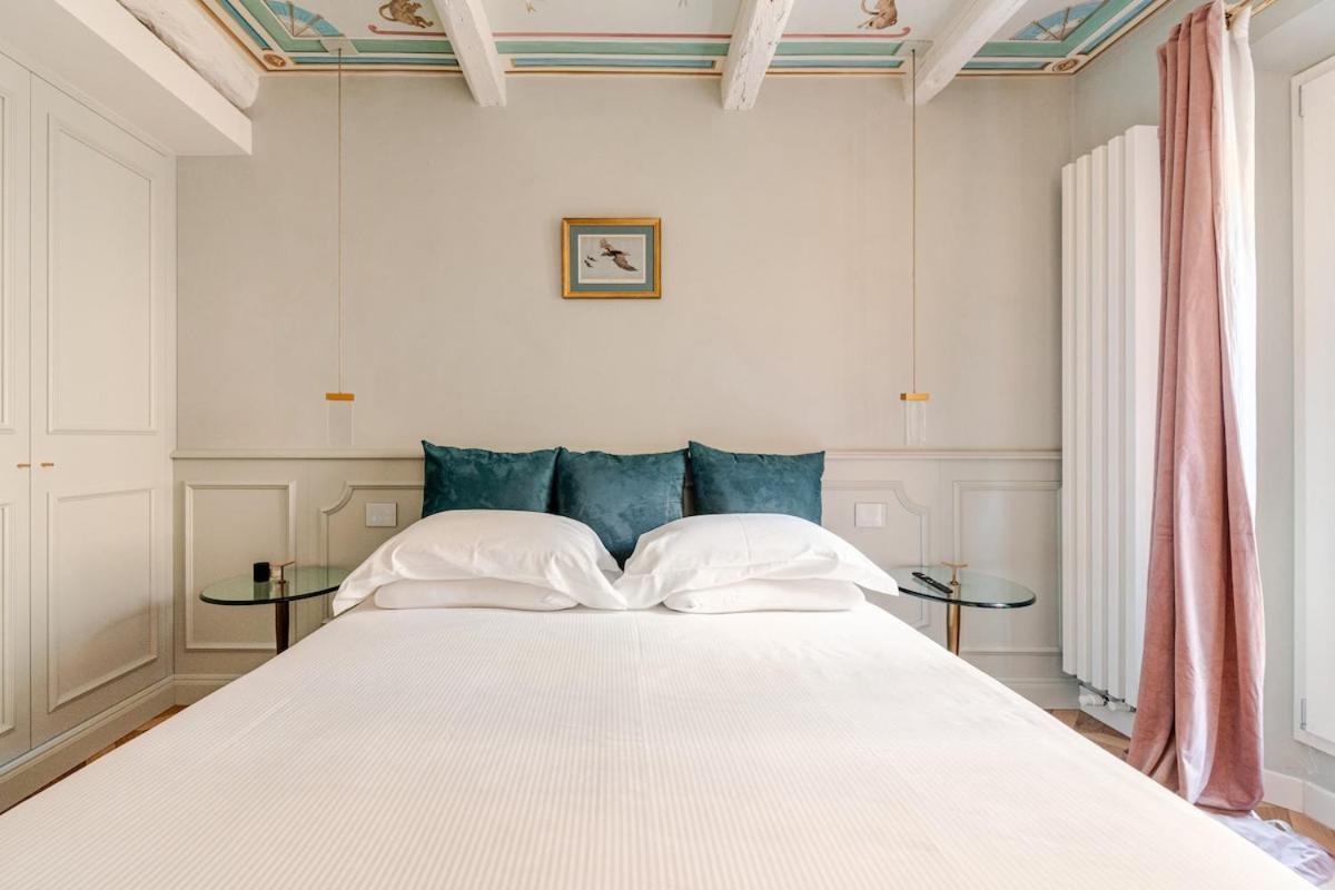 Deluxe Fine Art Historic Centre Apartment *