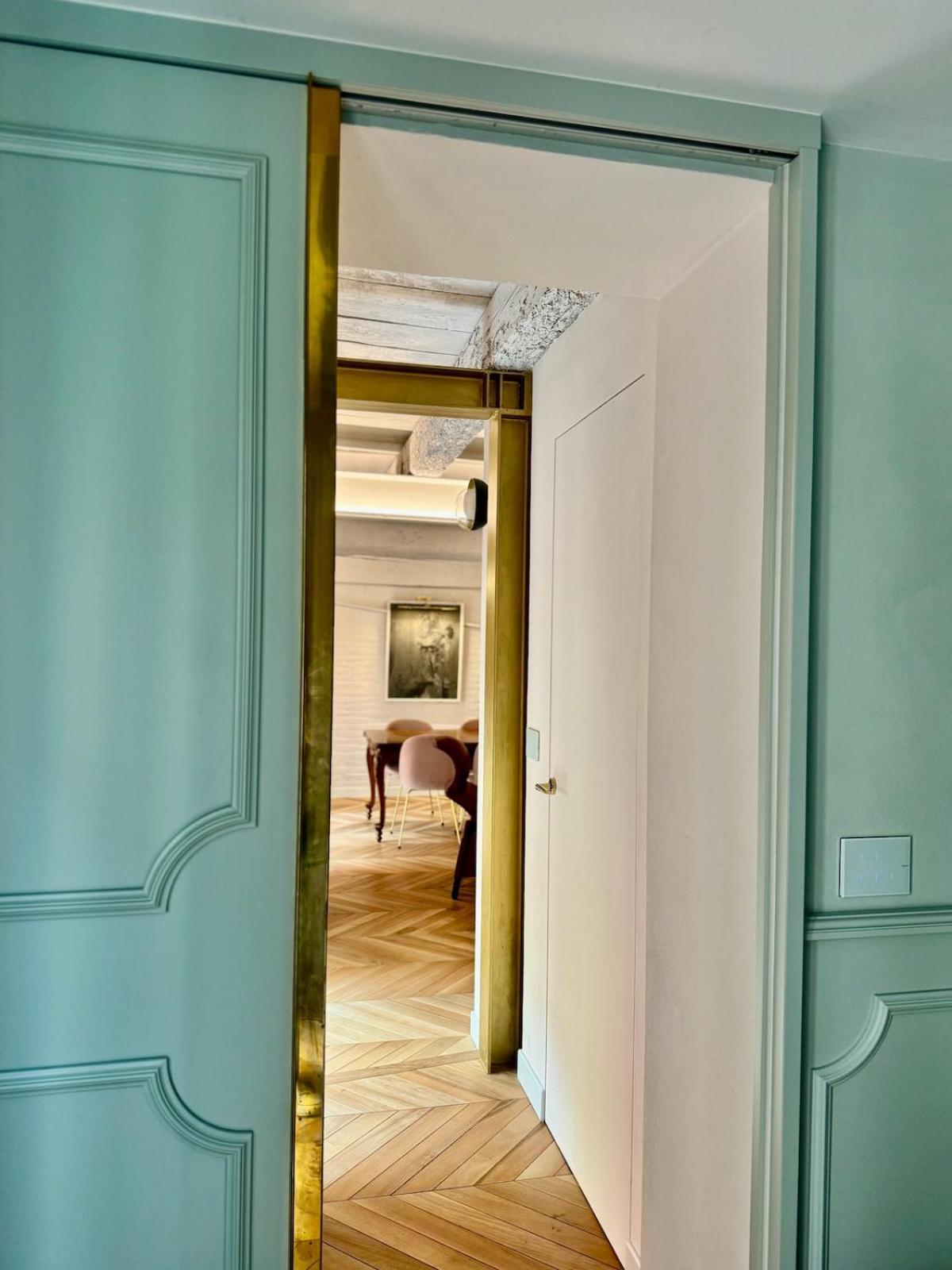 Deluxe Fine Art Historic Centre Apartment