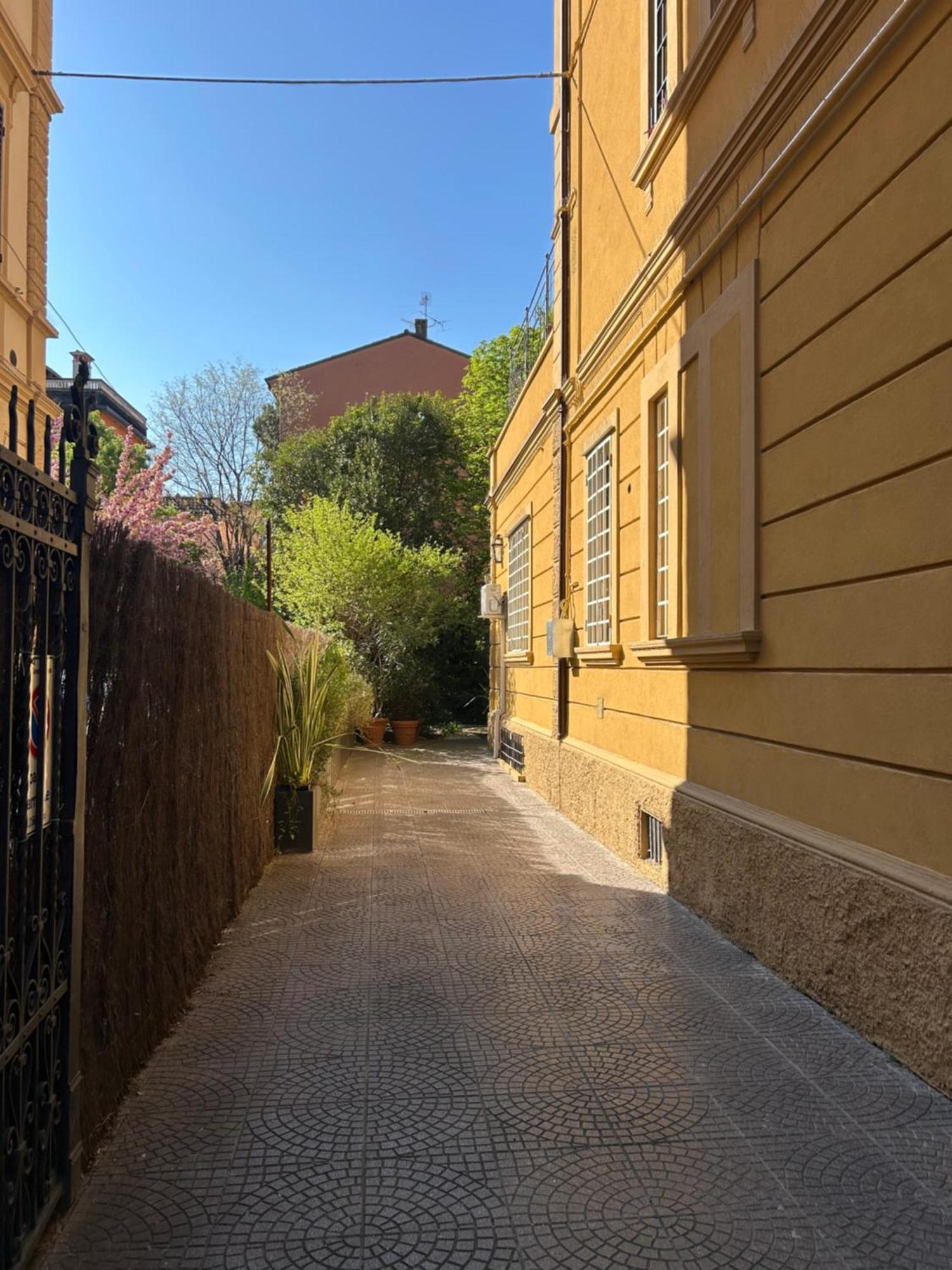 Urban Jungle Apartment Bologna