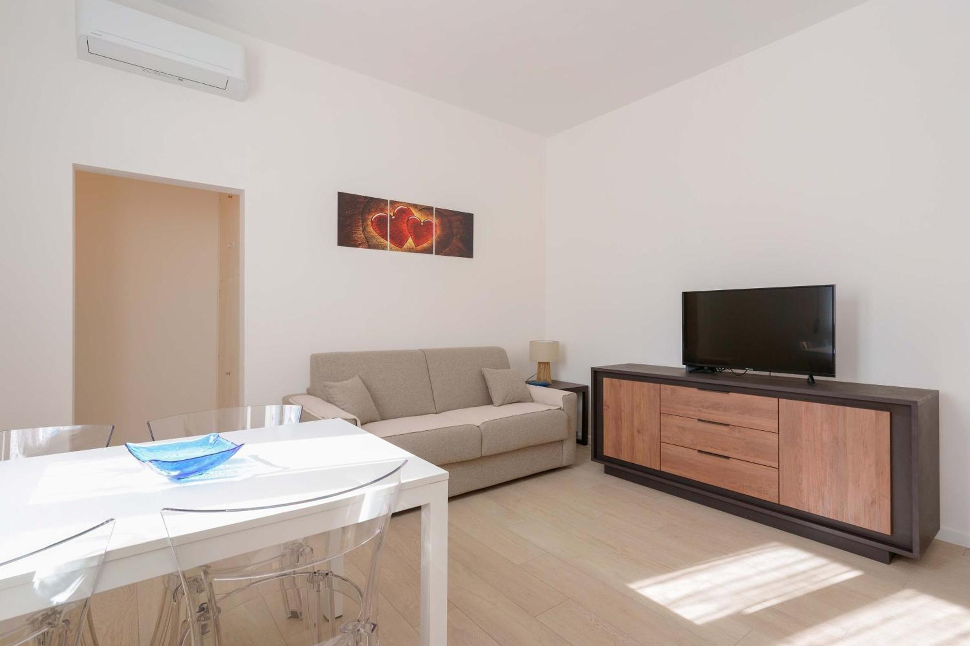 Cignani Loft - Station, Fair, Center Apartment