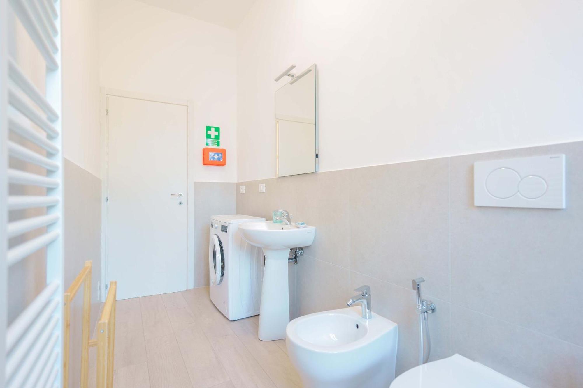 Cignani Loft - Station, Fair, Center Apartment