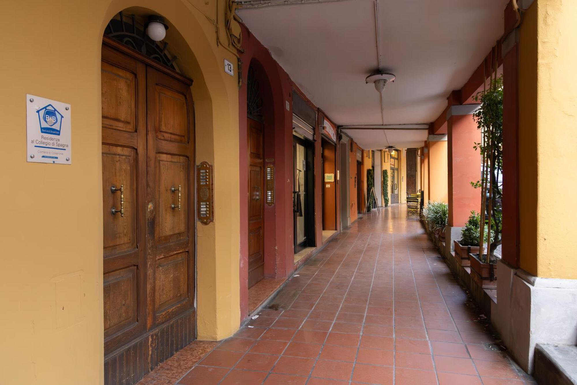 Collegio Di Spagna 13 *