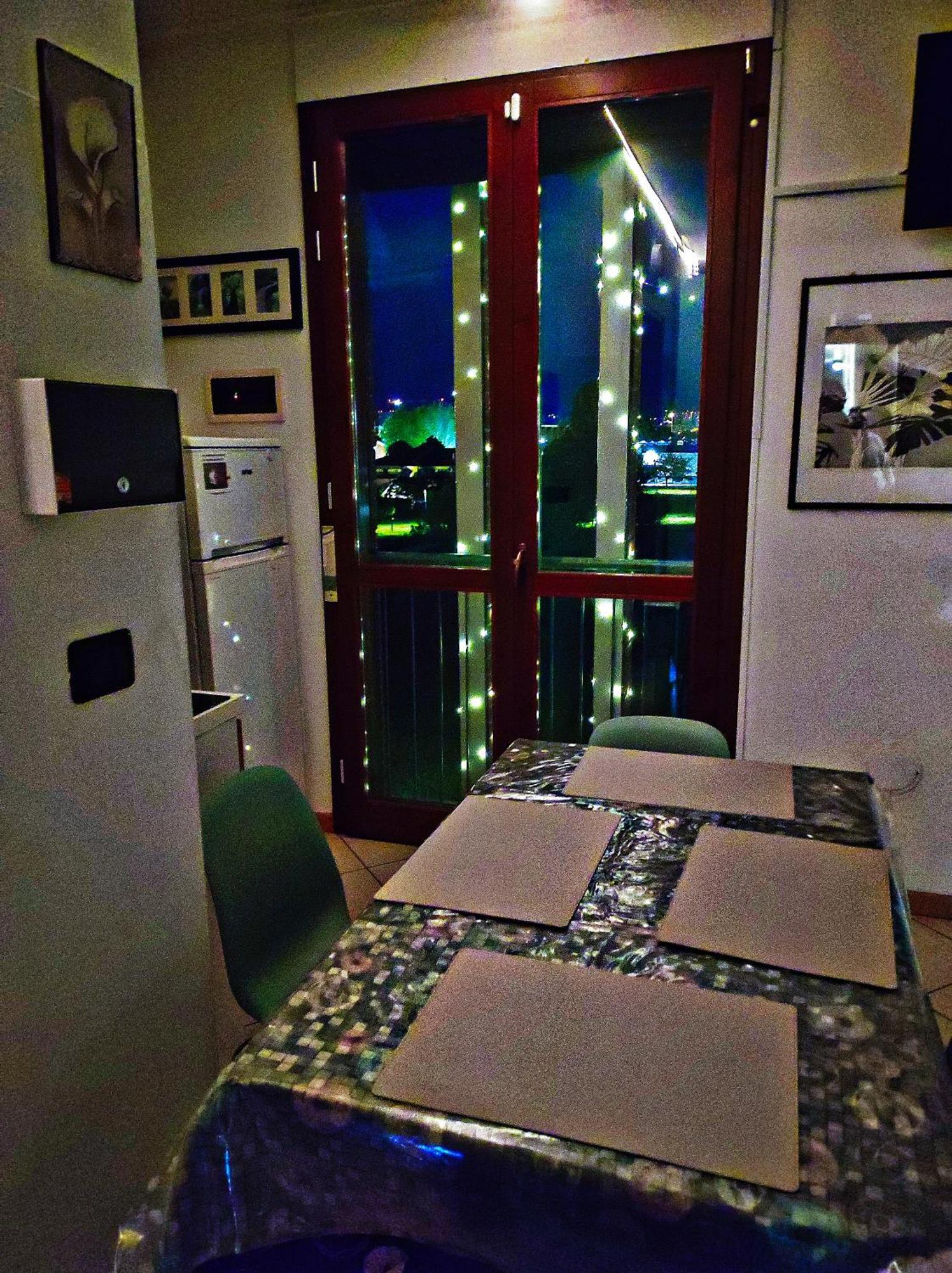 Kitchen 4 Beds Apartment *