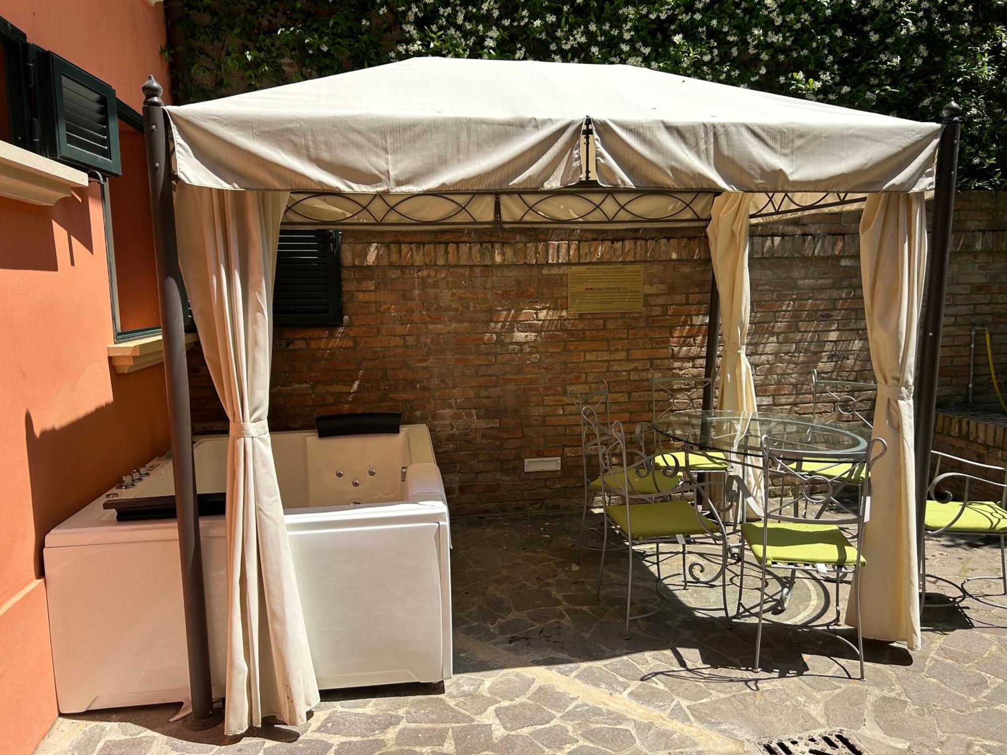 Isaia Garden -private Garden Bath Bolognarooms Casa vacanze *