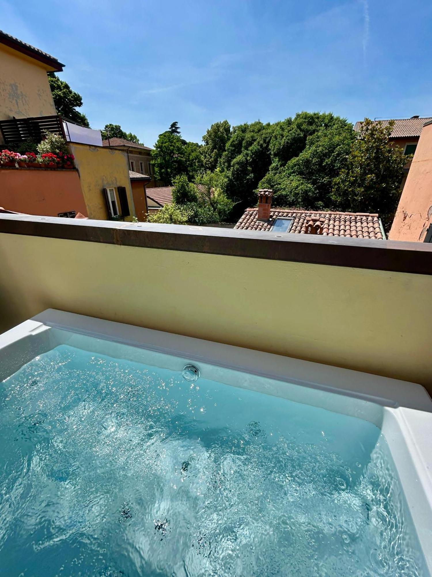 Frassinago Deluxe Suites-bolognarooms *