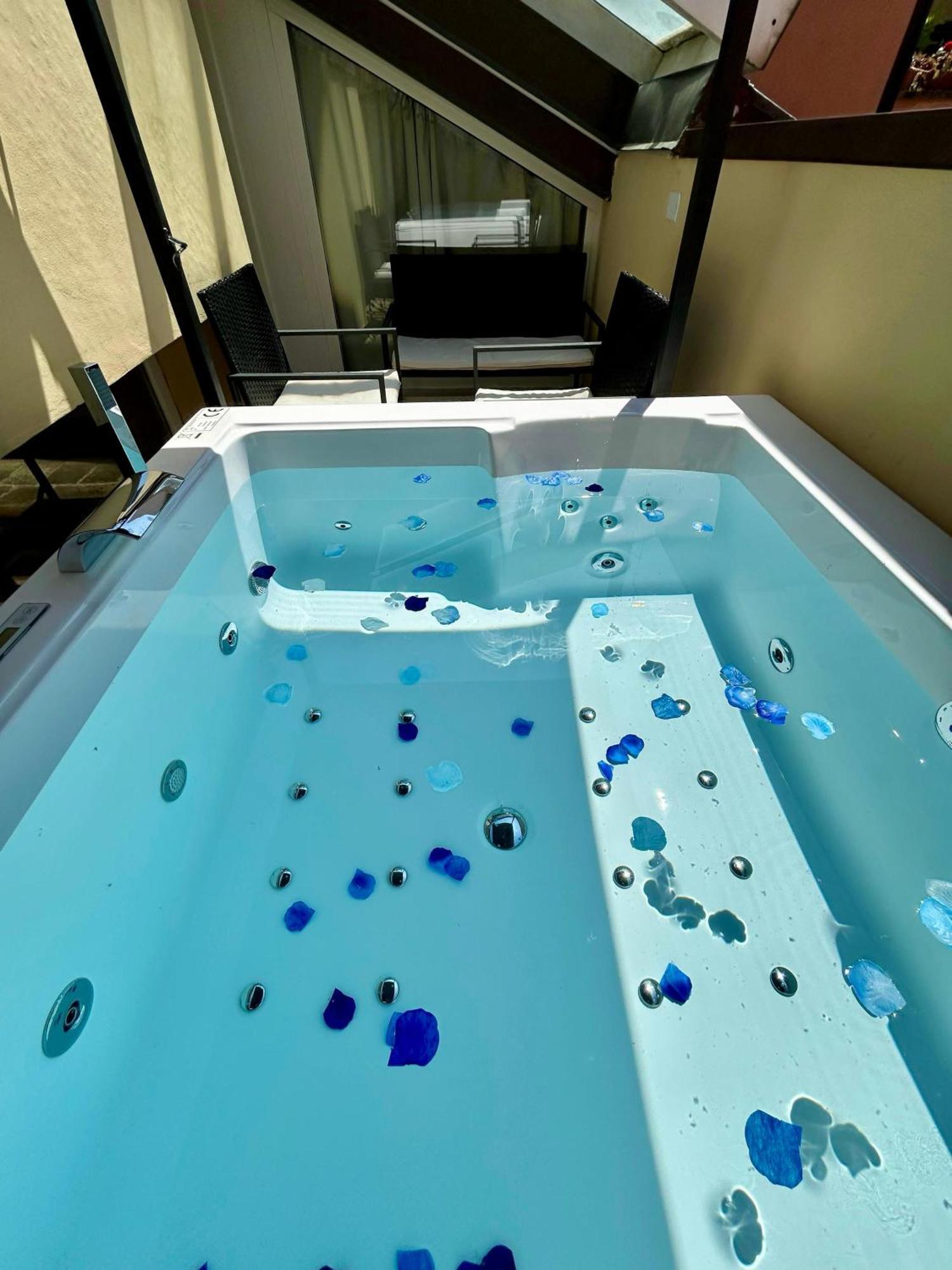 Frassinago Deluxe Suites-bolognarooms