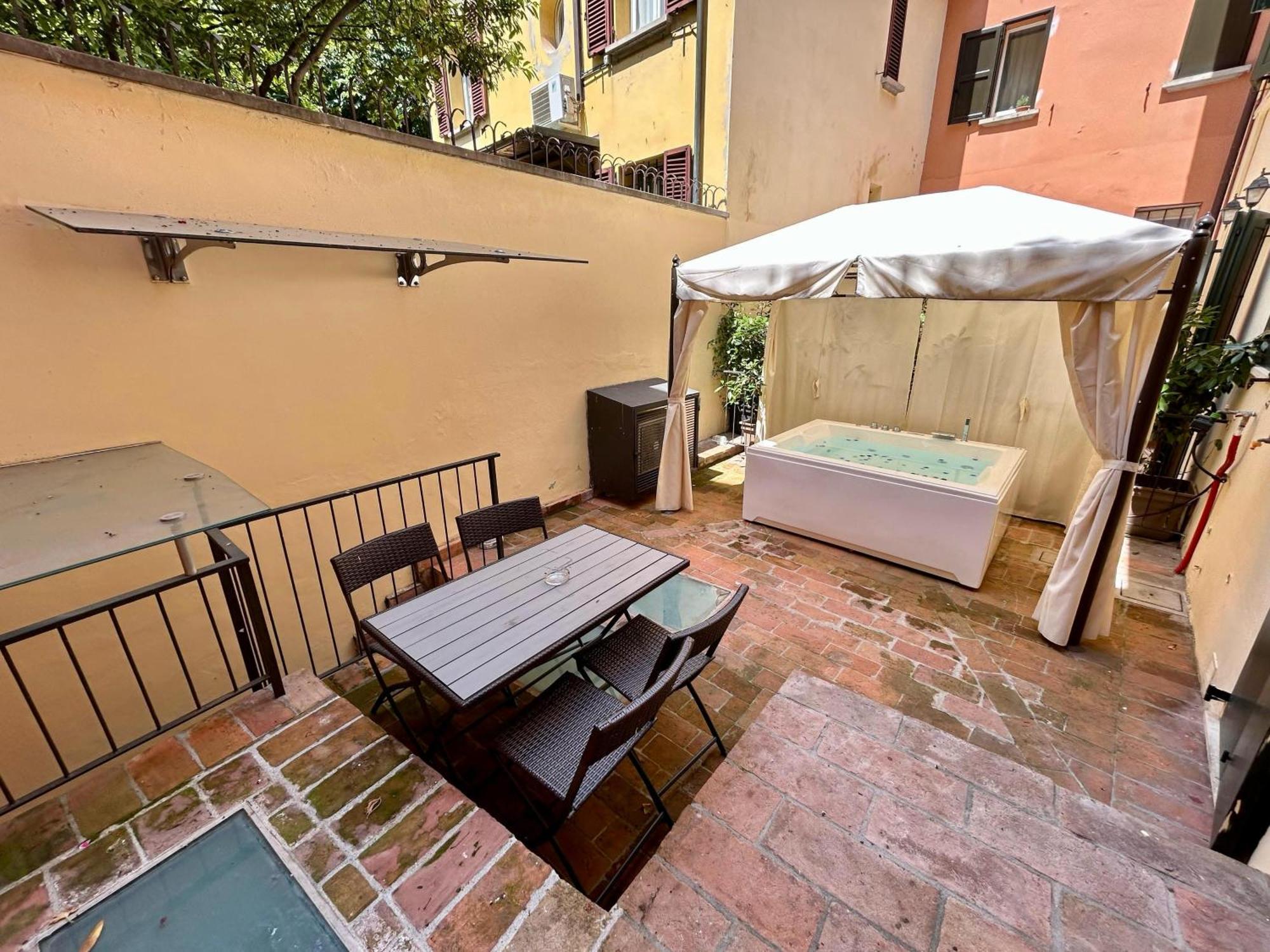 Apartment Frassinago Deluxe Suites-bolognarooms *