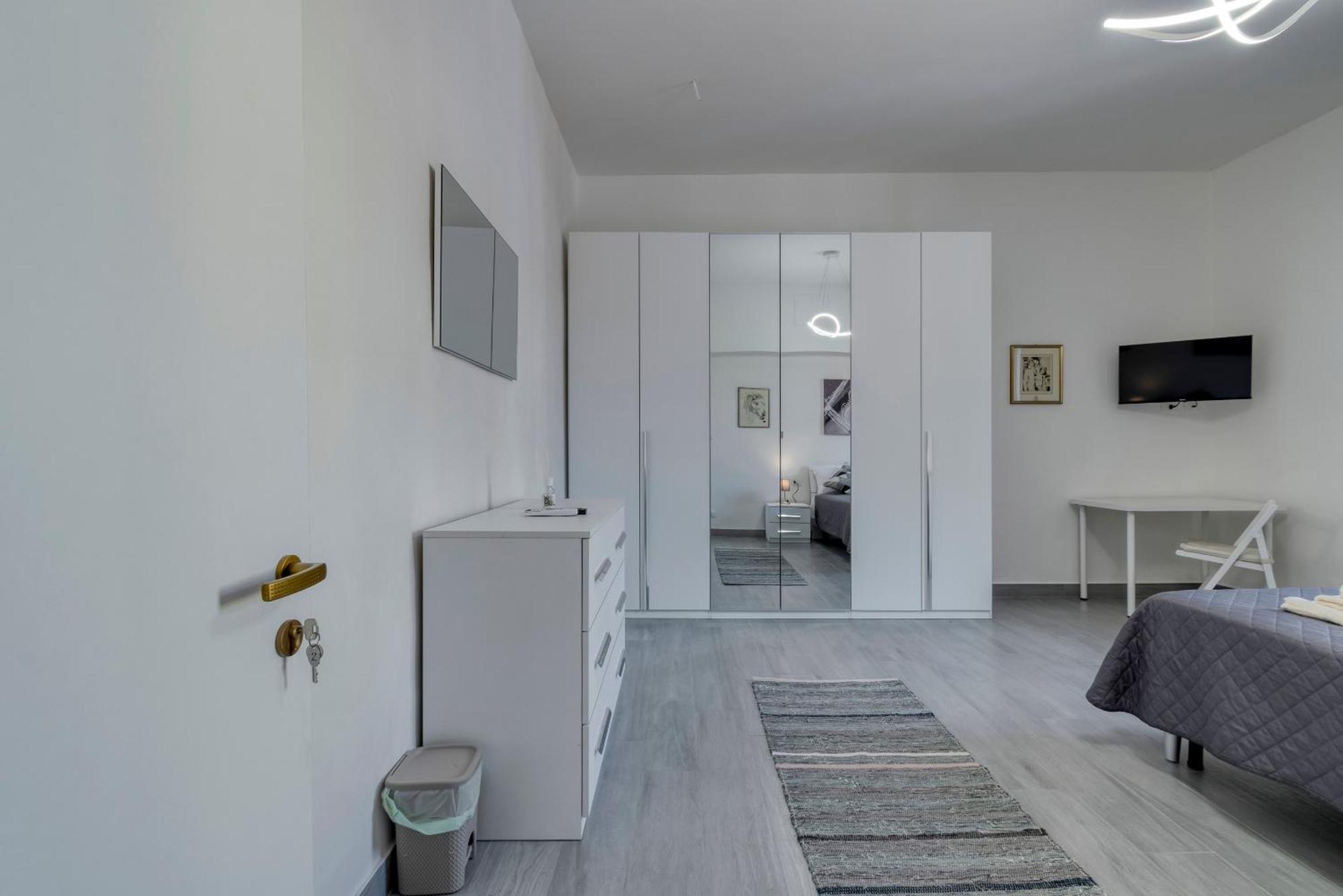 Bed & Breakfast Civico 233 - Stanza Privata Parcheggio Colazione Bagni Condivisi