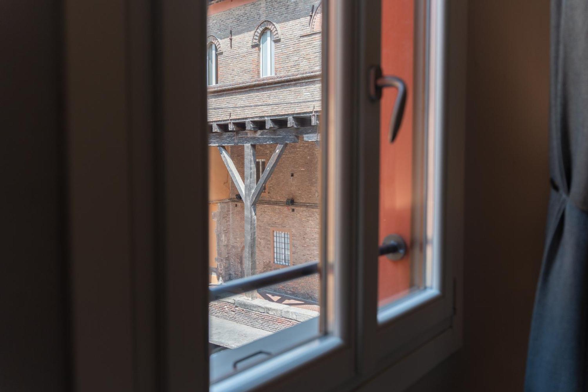Design In The Heart Of Bolognas History Apartment *