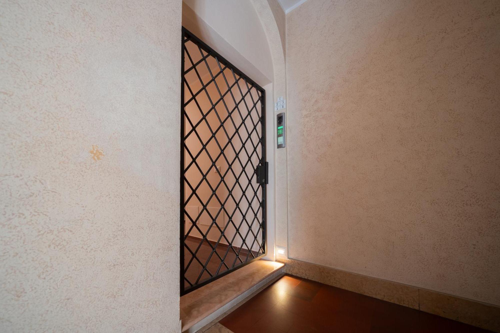 Apartment Design In The Heart Of Bolognas History *