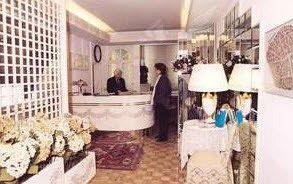 Affittacamere Residenza Due Torri Check In Presso Vicolo Cattani 7 3*