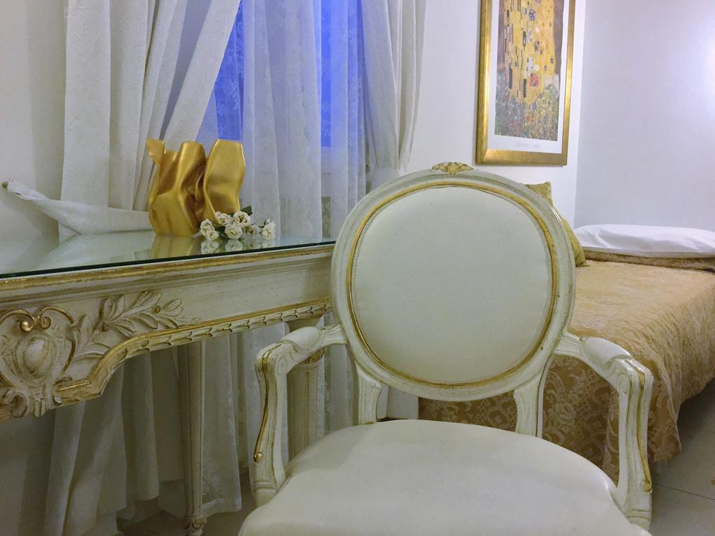 Residenza Due Torri Check In Presso Vicolo Cattani 7 3*