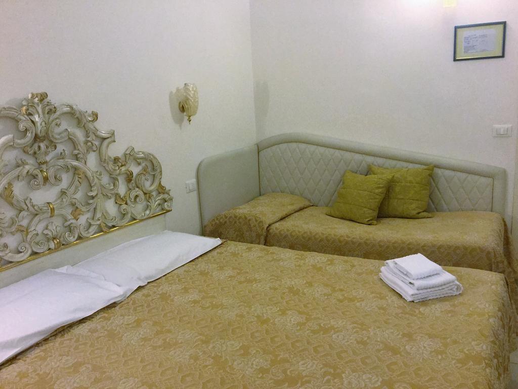 Residenza Due Torri Check In Presso Vicolo Cattani 7 Affittacamere