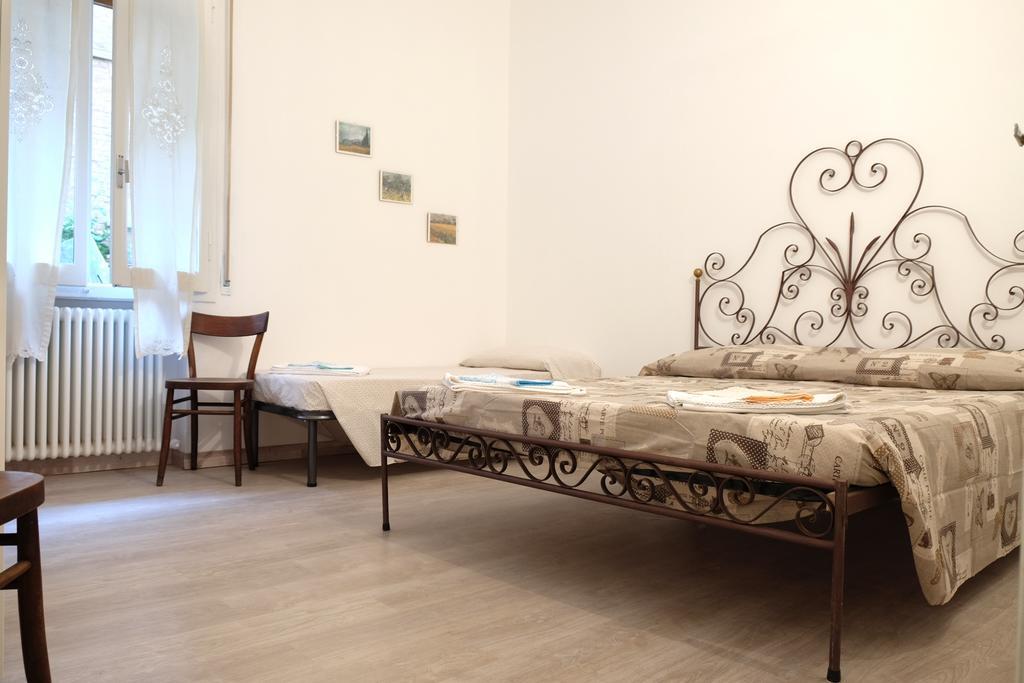 White In Bolognina Apartment
