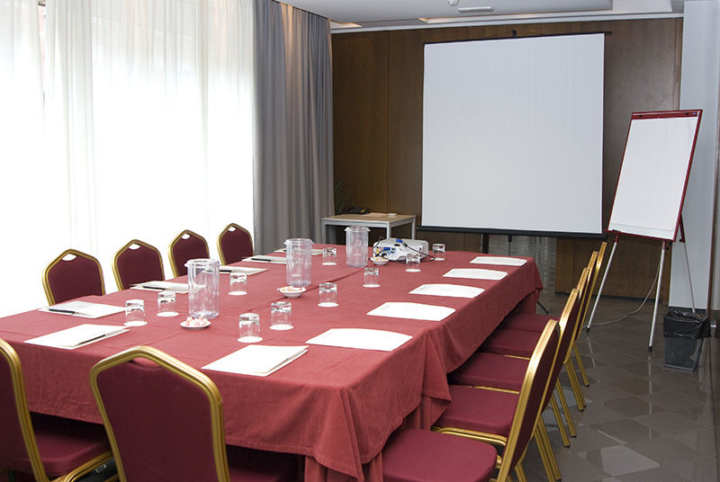 Jr Amadeus Hotel