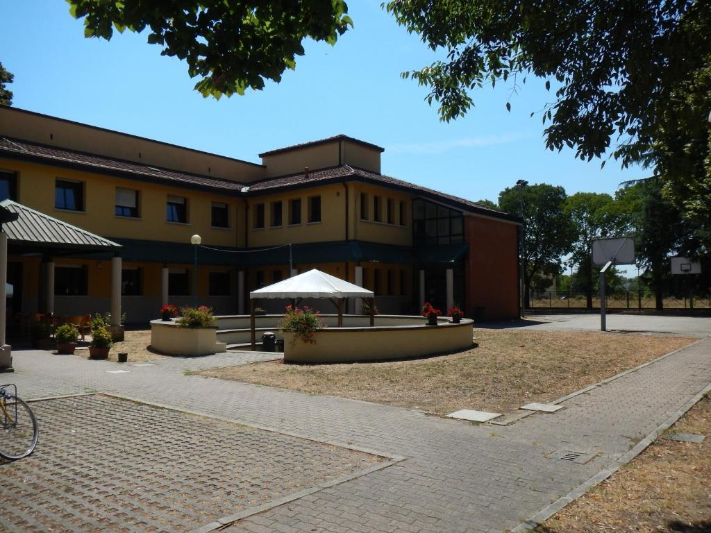 Hotel Ostello Due Torri San Sisto 3*