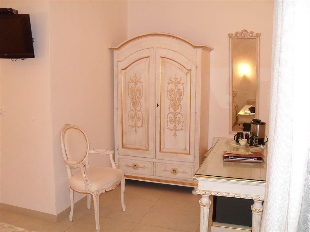 Residenza Due Torri Check In Presso Vicolo Cattani 7 Affittacamere 3*