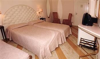 Residenza Due Torri Check In Presso Vicolo Cattani 7 3* Bologna