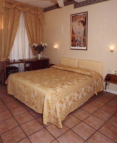 Residenza Due Torri Check In Presso Vicolo Cattani 7 Affittacamere