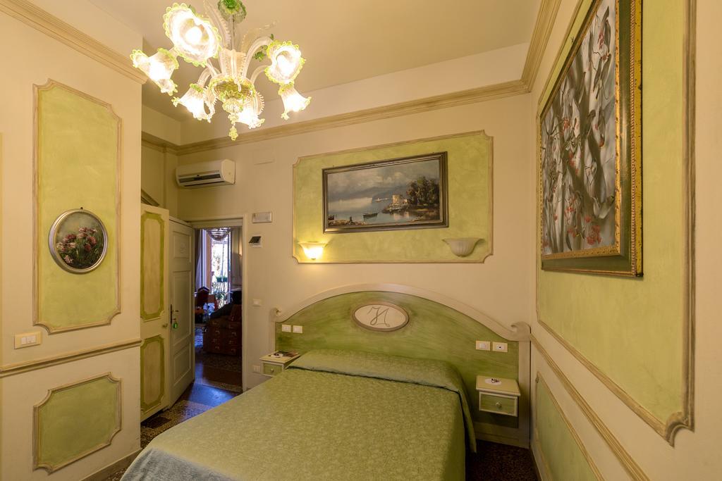 Acomodação com café da manhã  Antica Residenza D'azeglio Room&breakfast Di Charme