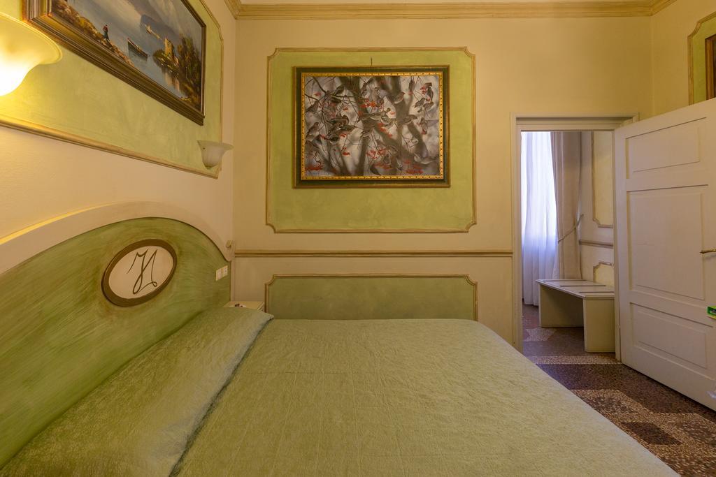 Antica Residenza D'azeglio Room&breakfast Di Charme Acomodação com café da manhã  2*
