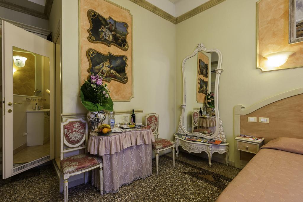 Acomodação com café da manhã  Antica Residenza D'azeglio Room&breakfast Di Charme 2*