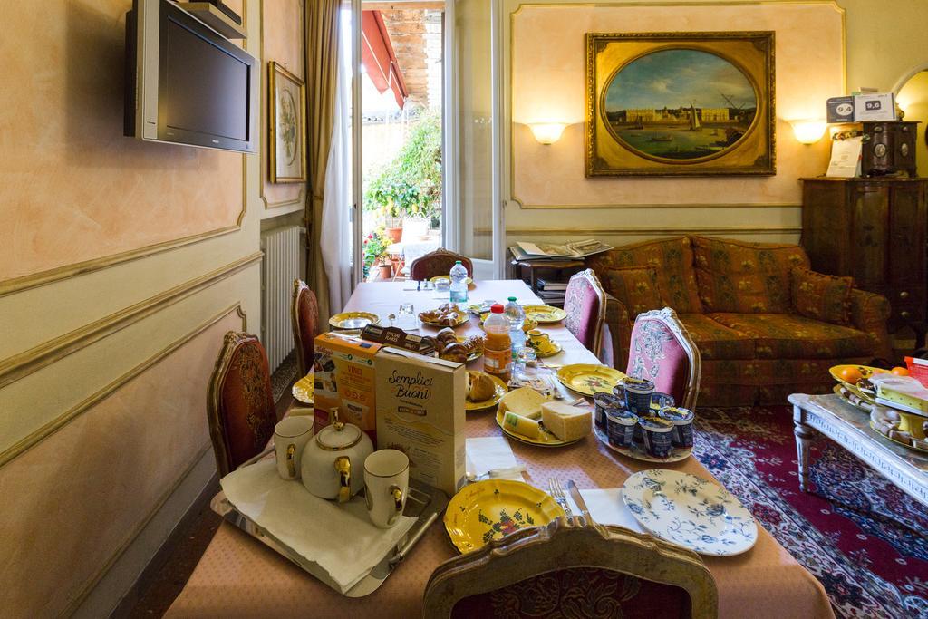 Bed & Breakfast Antica Residenza D'azeglio Room&breakfast Di Charme 2*