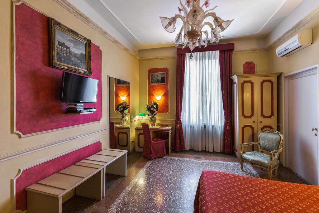 Bed & Breakfast Antica Residenza D'azeglio Room&breakfast Di Charme 2*