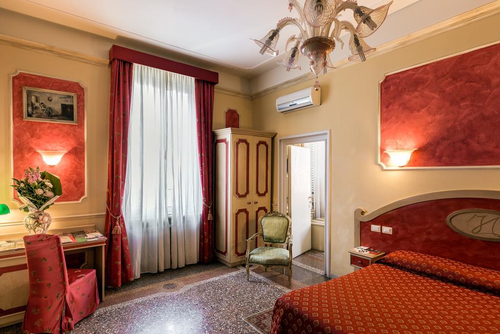Antica Residenza D'azeglio Room&breakfast Di Charme Acomodação com café da manhã  2*