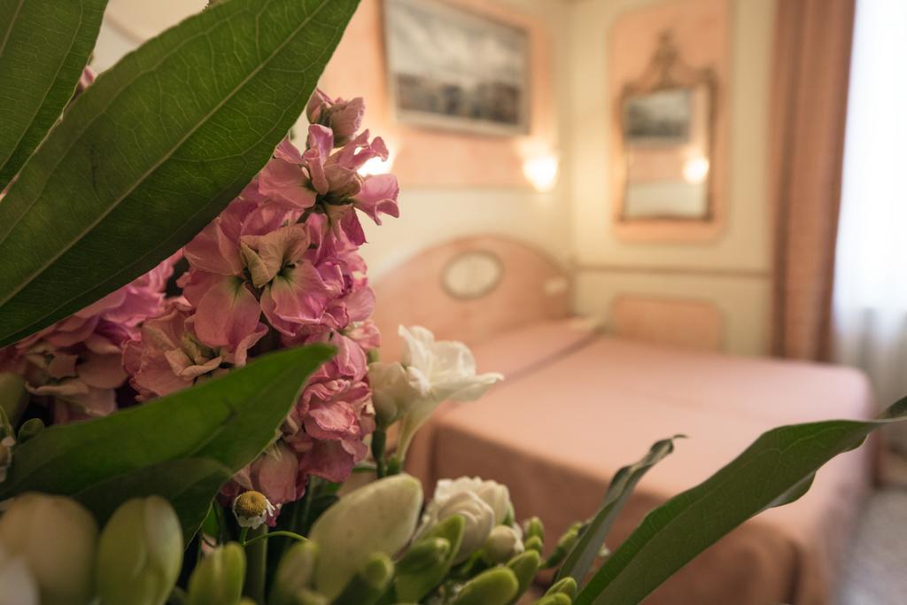 Antica Residenza D'azeglio Room&breakfast Di Charme Acomodação com café da manhã 