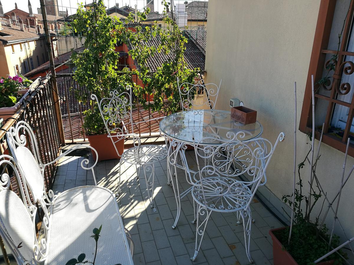 Piazza San Martino Apartment *