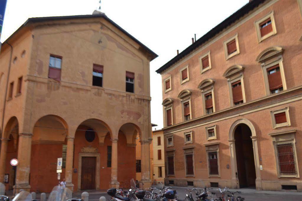 And La Piazzetta Della Pioggia Bologna