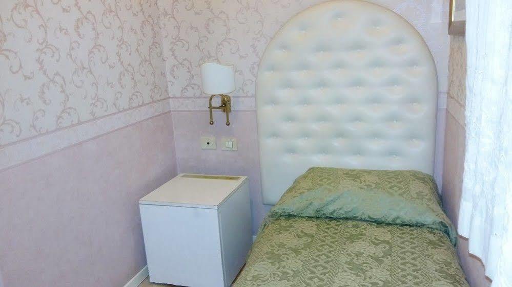 Residenza Due Torri Check In Presso Vicolo Cattani 7 Affittacamere