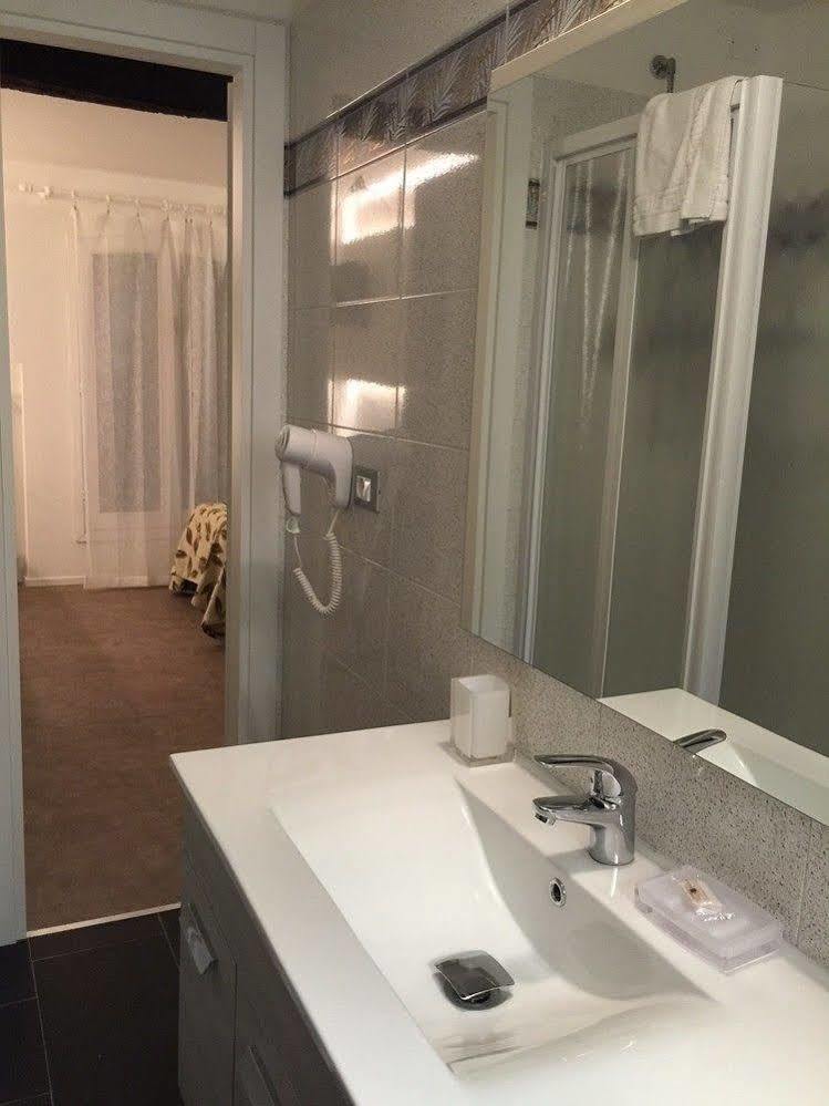 Holiday- Finestrella 3* Bologna