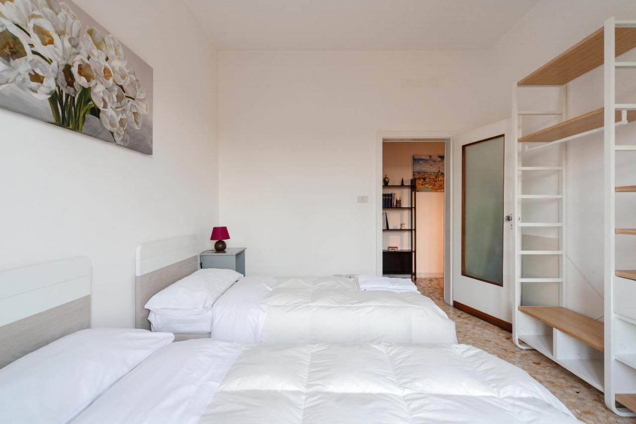 Bright&cozy C5 Fiera Apartment *