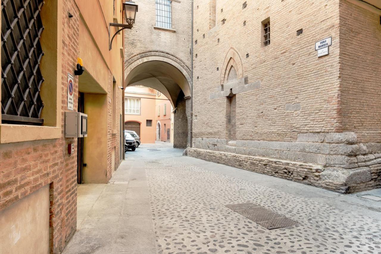 Lo Scrigno Delle 2 Torri! Nel Cuore Del Centro, Vicino A Via Rizzoli *