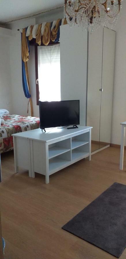 Stazione Motorhome Acomodação com café da manhã  3*
